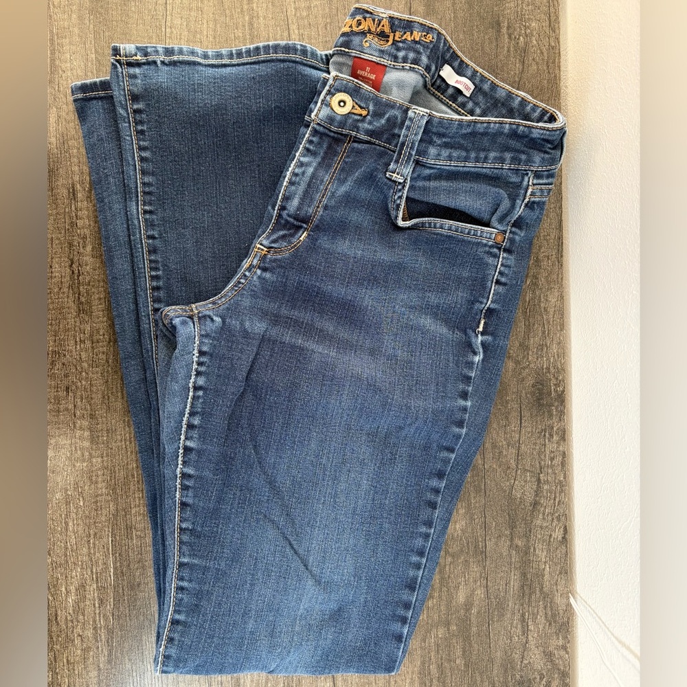 Arizona Jean Company Straight Leg Jeans in Blue Wash